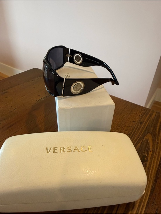 Versace Women\'s Black Gloss Oversized Sunglasses